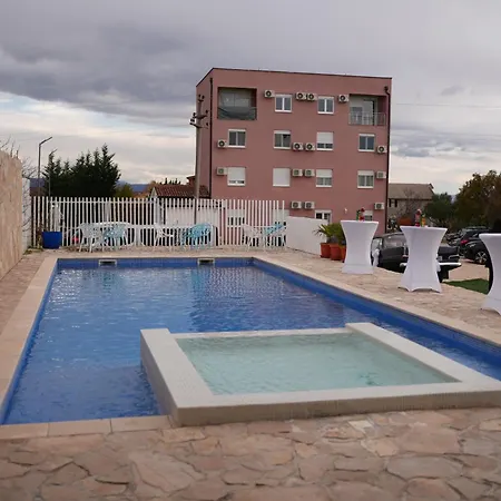 Casa Bevanda Πανσιόν 3*